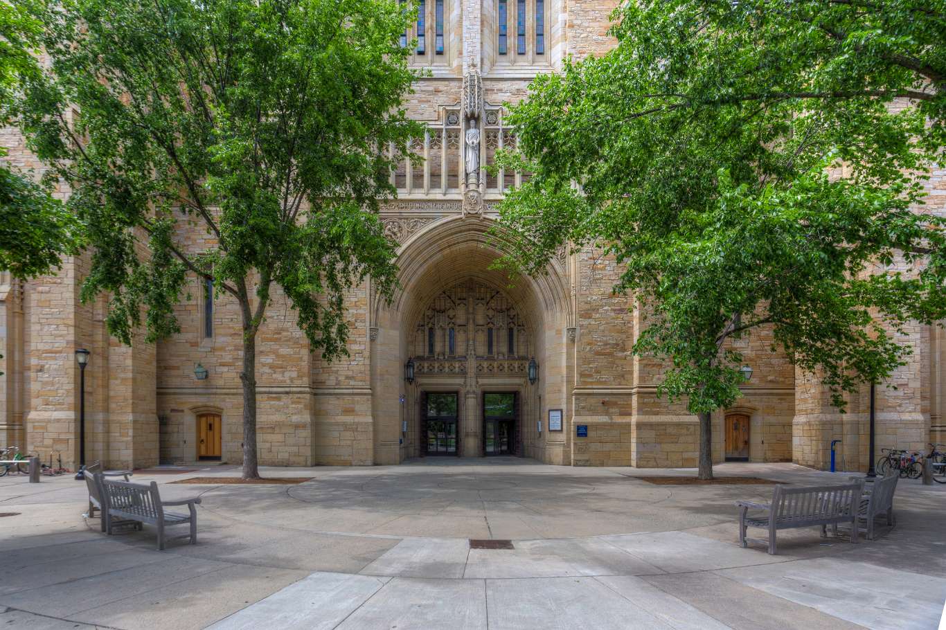 Experience Yale Athletics Tour in Virtual Reality.